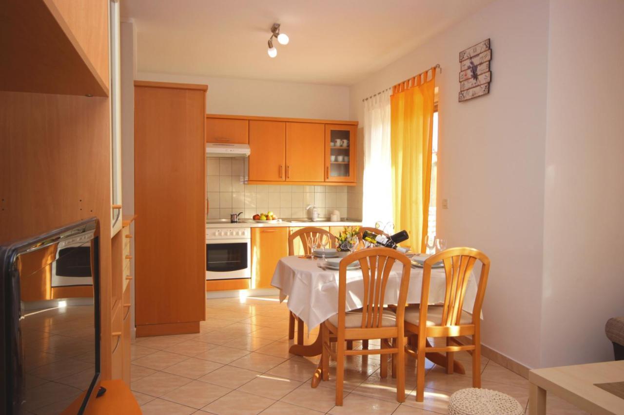 Apartment Ely Rabac Exterior photo