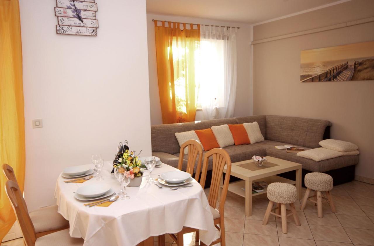 Apartment Ely Rabac Exterior photo