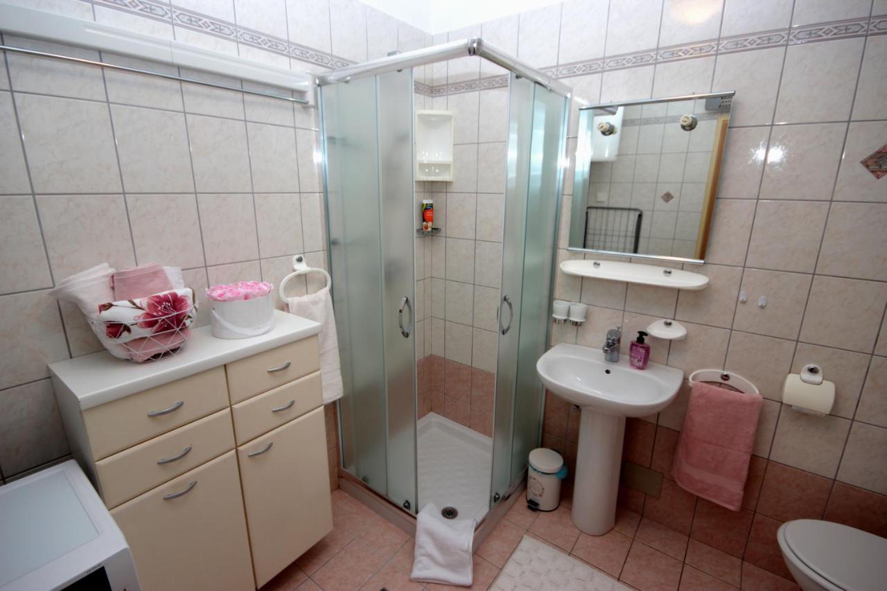 Apartment Ely Rabac Exterior photo